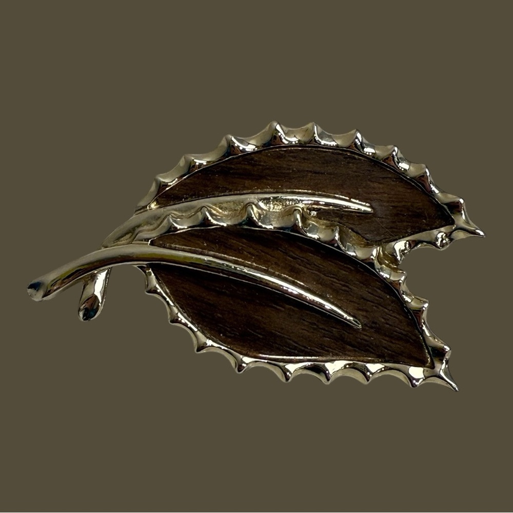 Vintage Sarah Coventry Leaves Brooch Gold Tone 1968 MCM Wooded Beauty